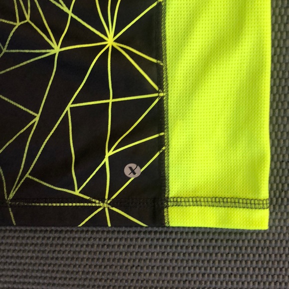 🖤Teen boys Xersion Athletics shirt🖤 - Picture 3 of 5